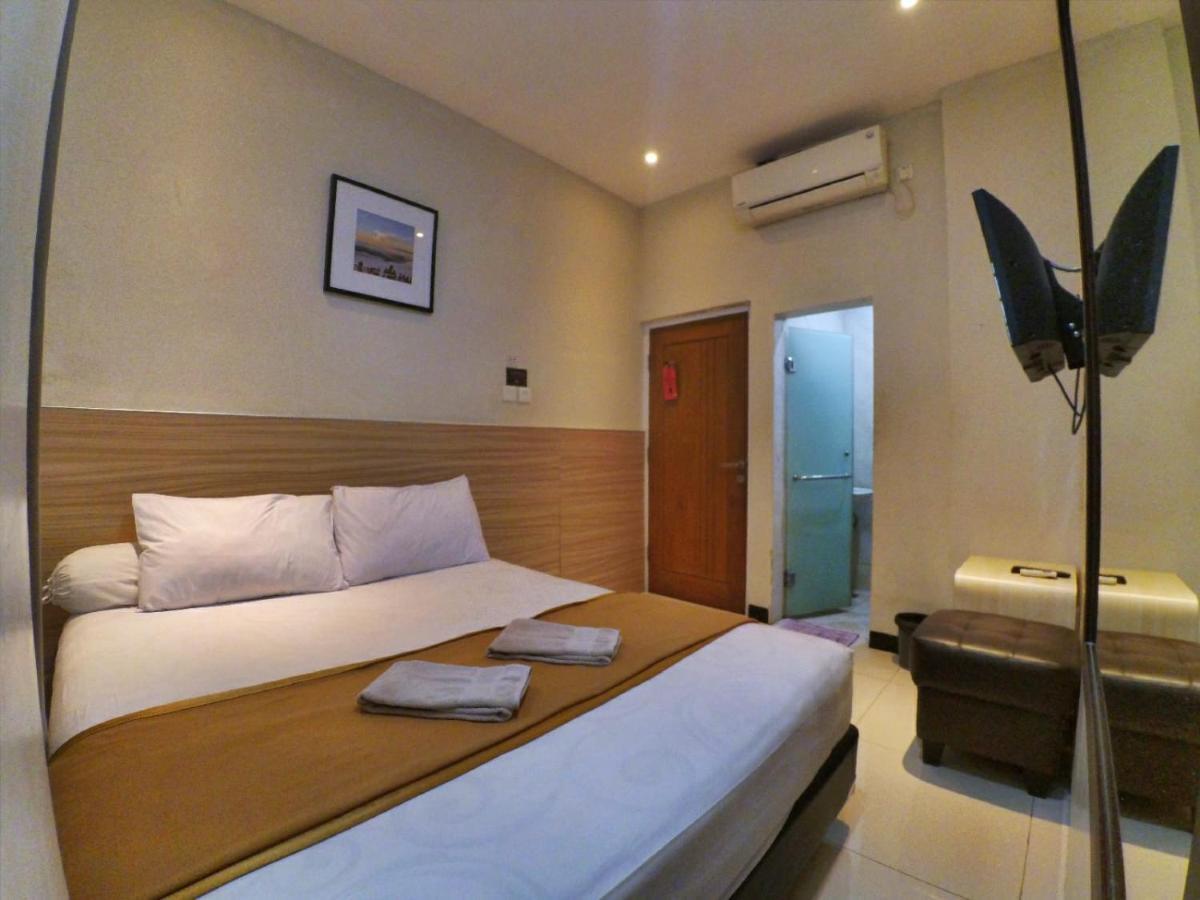 Cabin Hotel Sutomo Джокьякарта Экстерьер фото