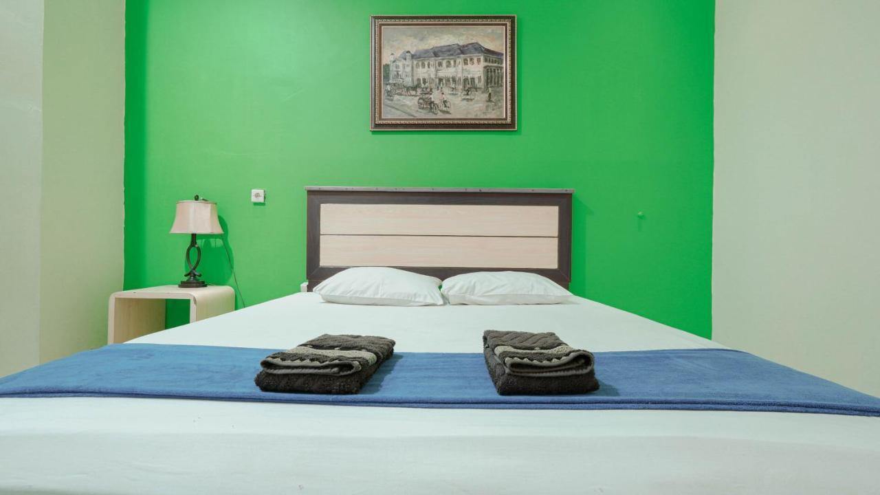 Cabin Hotel Sutomo Джокьякарта Экстерьер фото