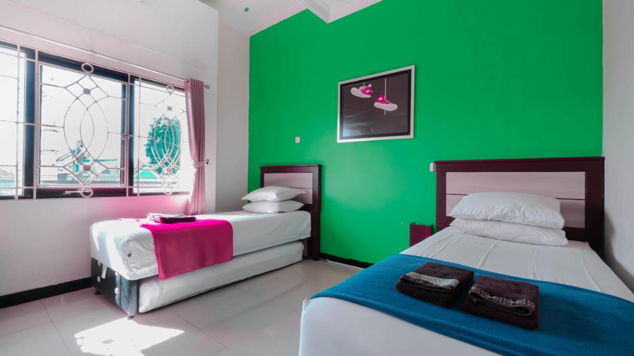Cabin Hotel Sutomo Джокьякарта Экстерьер фото