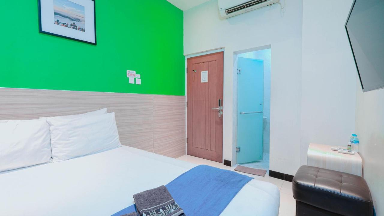 Cabin Hotel Sutomo Джокьякарта Экстерьер фото