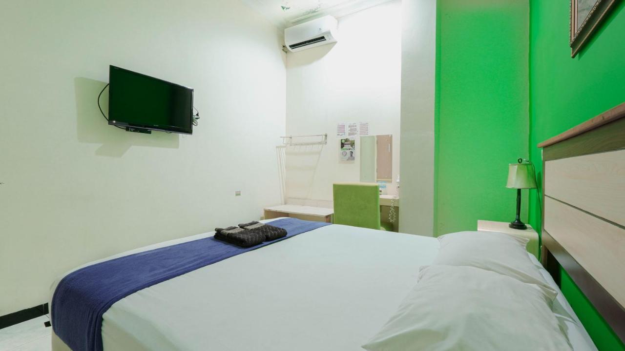 Cabin Hotel Sutomo Джокьякарта Экстерьер фото