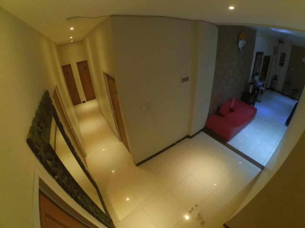 Cabin Hotel Sutomo Джокьякарта Экстерьер фото