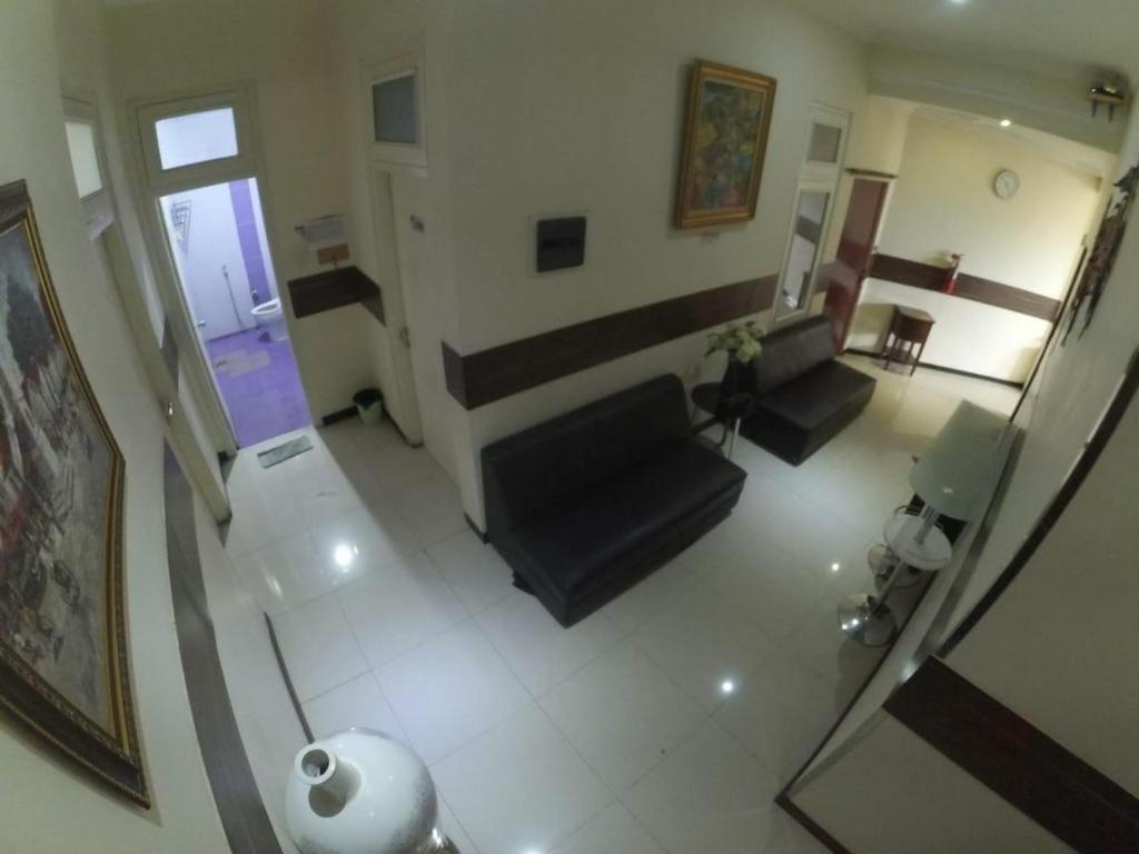 Cabin Hotel Sutomo Джокьякарта Экстерьер фото