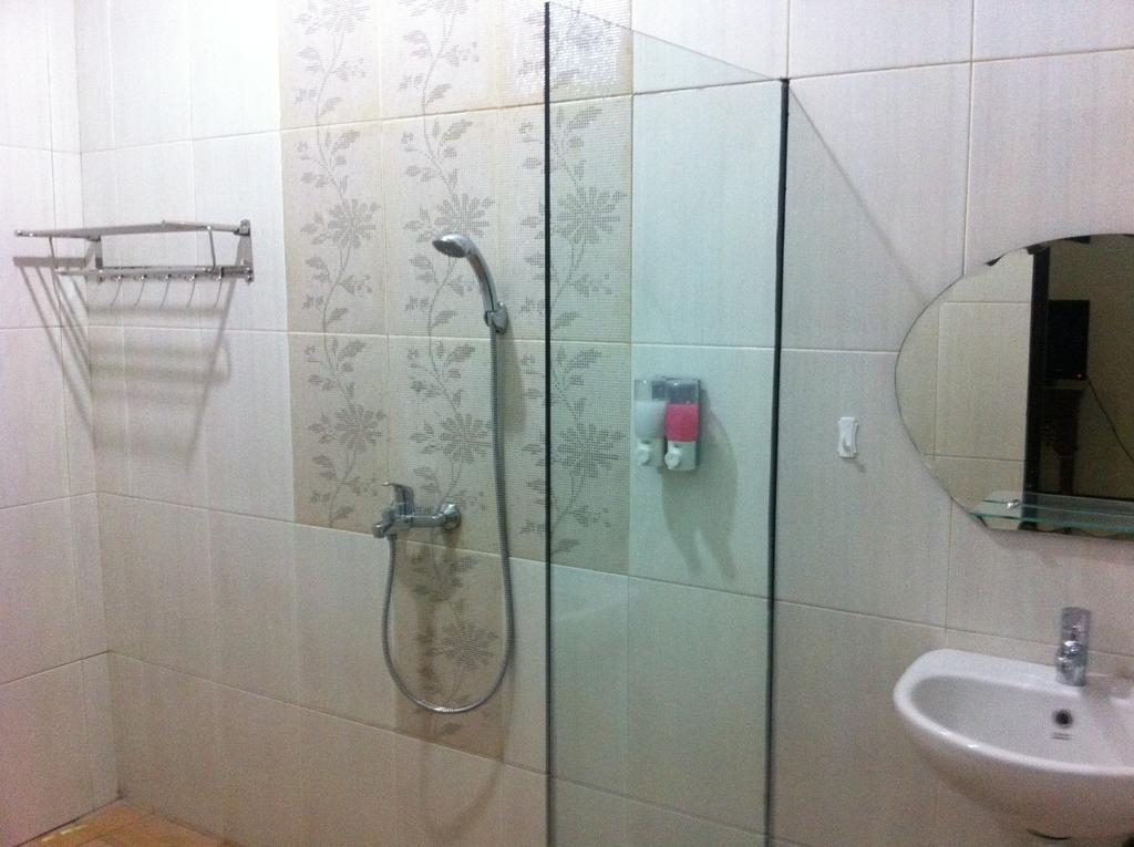 Cabin Hotel Sutomo Джокьякарта Номер фото