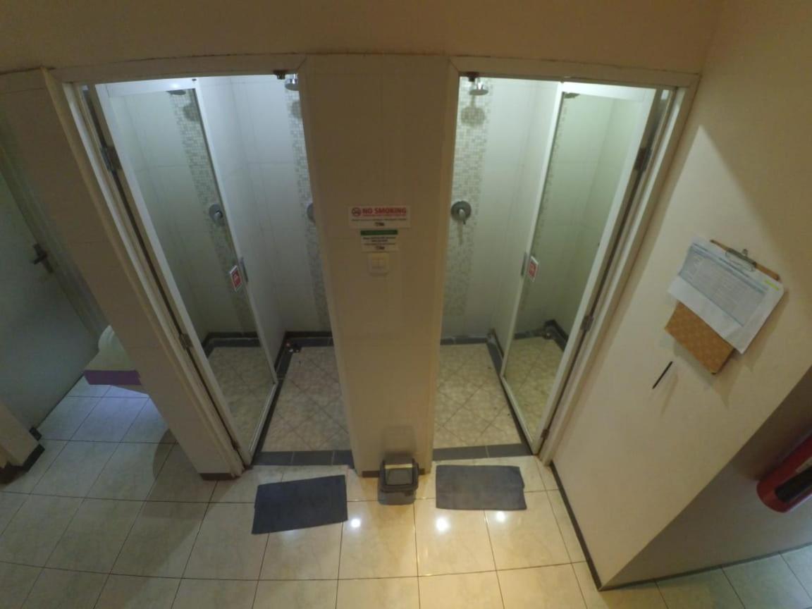 Cabin Hotel Sutomo Джокьякарта Экстерьер фото